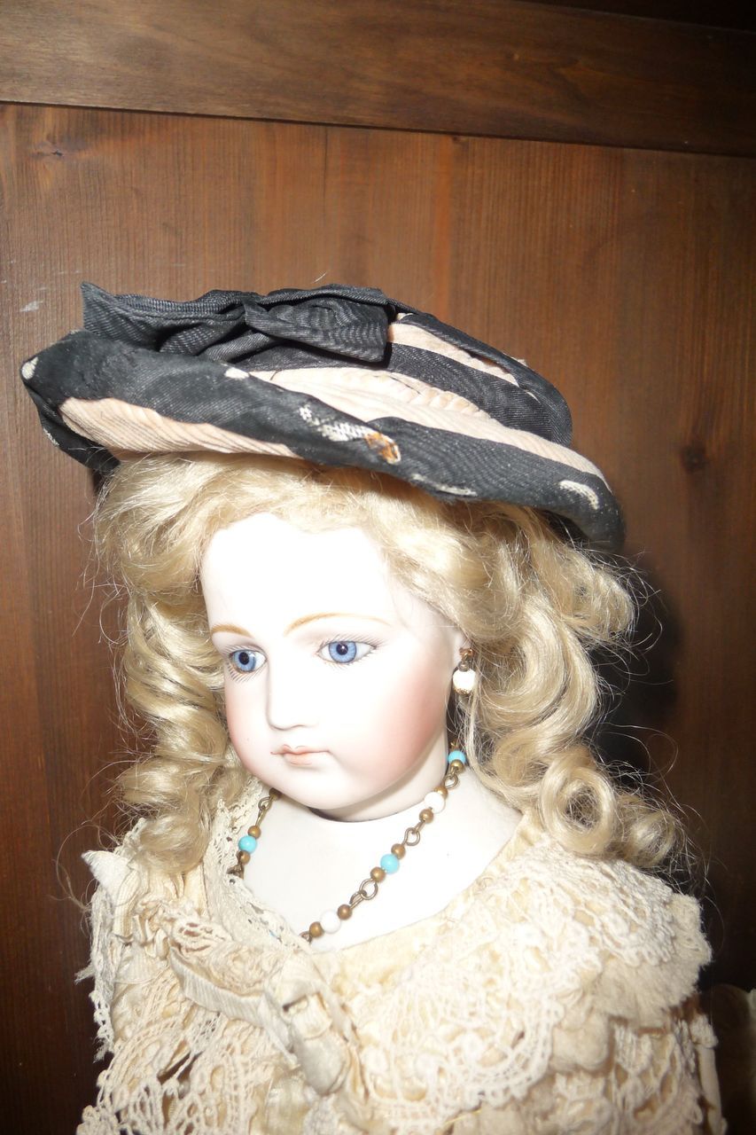 Charming small size antique corduroy bonnet Charming small size antique corduroy bonnet
