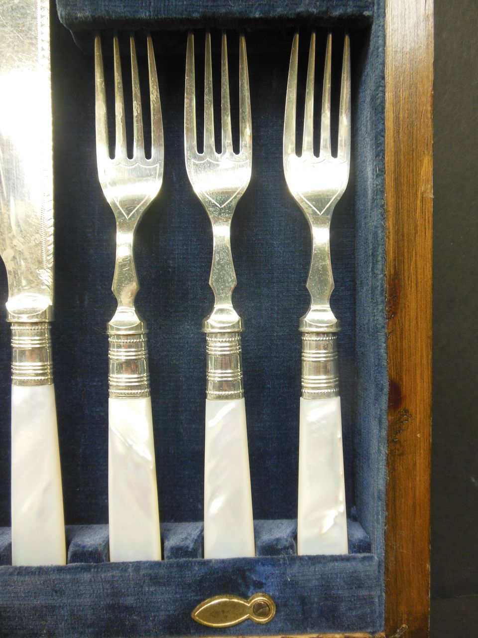 English Mother Of Pearl Fish Set English Mother Of Pearl Fish Set