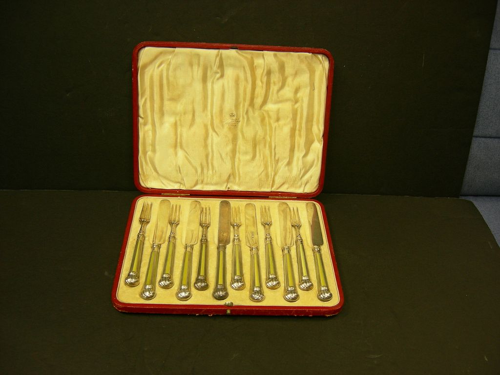 English Sheffield Fruit Set by Hawksley English Sheffield Fruit Set by Hawksley