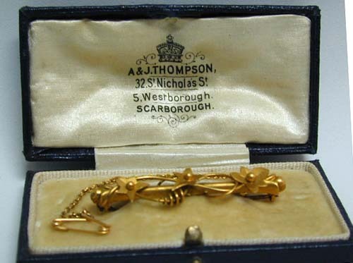 Fabulous Art Nouveau 15K Gold Signed Pin in Original Box Fabulous Art Nouveau 15K Gold Signed Pin in Original Box