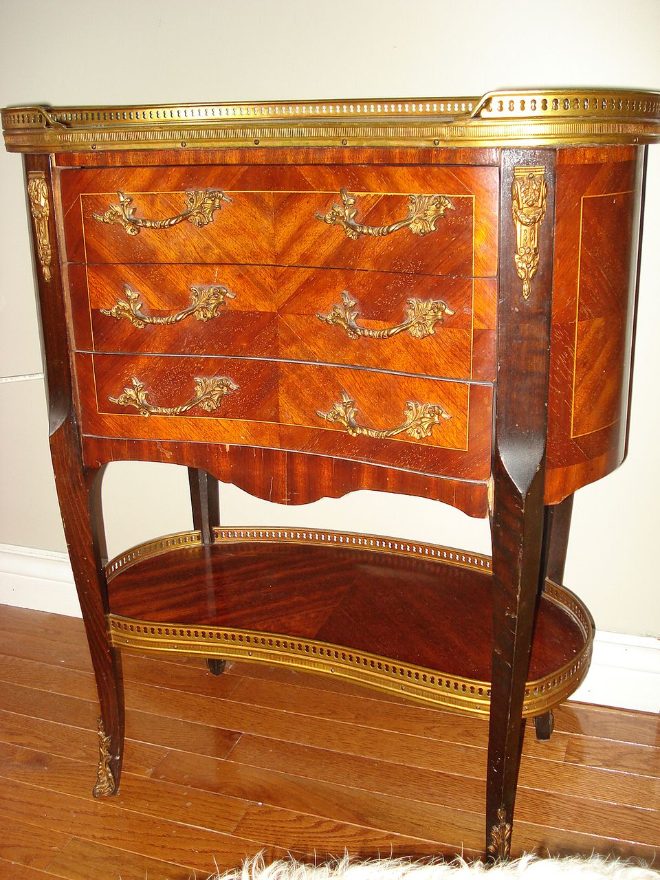 19th Century Louis XV Ormolu Marble Inlaid Table 19th Century Louis XV Ormolu Marble Inlaid Table
