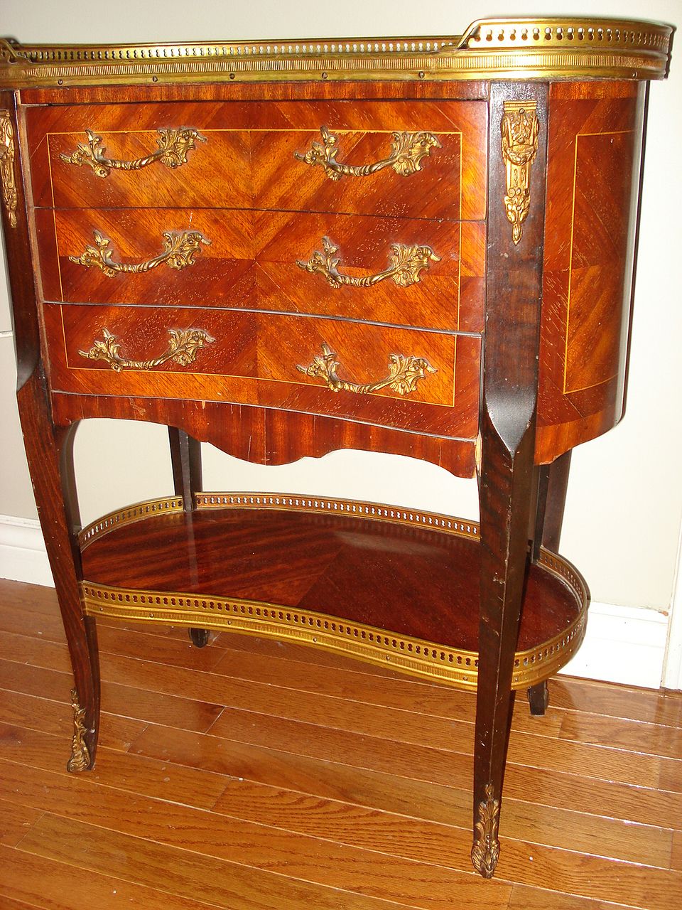 19th Century Louis XV Ormolu Marble Inlaid Table 19th Century Louis XV Ormolu Marble Inlaid Table