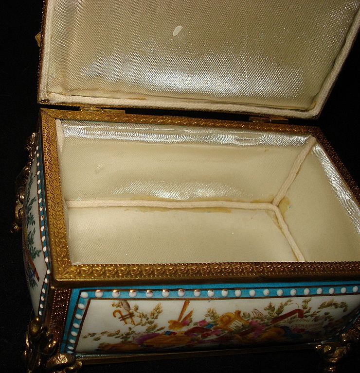 French Porcelain Ormolu Trinket Box French Porcelain Ormolu Trinket Box