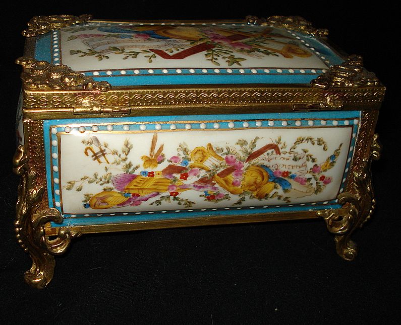 French Porcelain Ormolu Trinket Box French Porcelain Ormolu Trinket Box