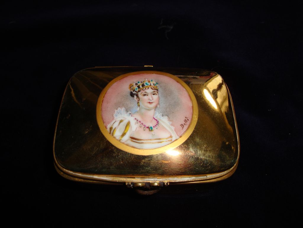 French Portrait Hand Painted Porcelain Box c1910 French Portrait Hand Painted Porcelain Box c1910