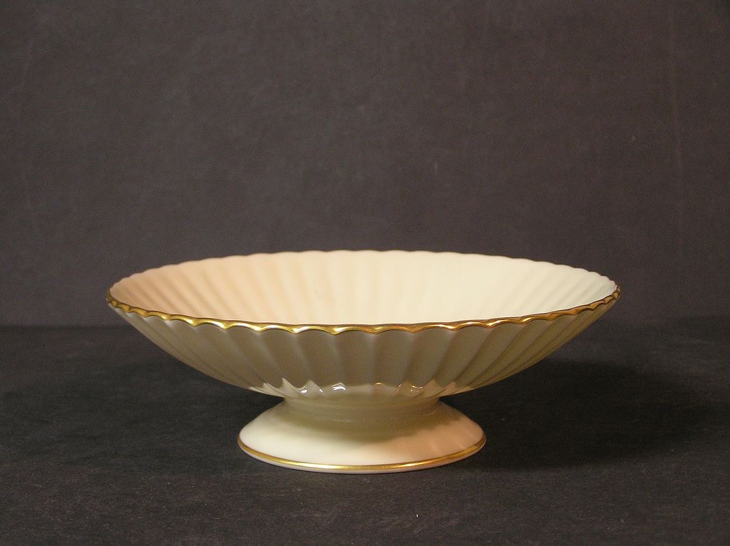 Lovely Lenox Scalloped Bowl on Stand Lovely Lenox Scalloped Bowl on Stand