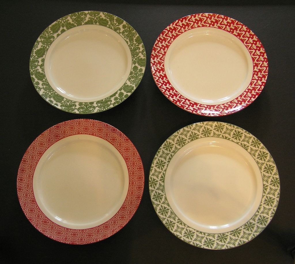 Wonderful Set of 4 Crabtree & Evelyn Christmas Plates Wonderful Set of 4 Crabtree & Evelyn Christmas Plates