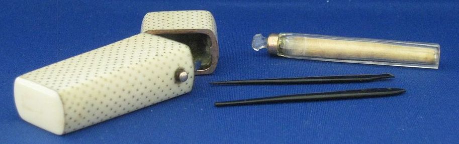 Ivory & Gold Pique Point Etui with Scent Bottle/Flask Ivory & Gold Pique Point Etui with Scent Bottle/Flask