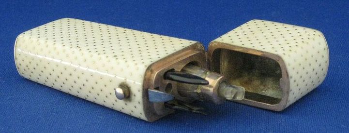 Ivory & Gold Pique Point Etui with Scent Bottle/Flask Ivory & Gold Pique Point Etui with Scent Bottle/Flask