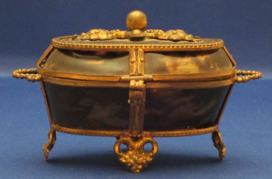 c1800 Palais Royal Tortoiseshell & Ormolu Bronze Dore Sewing Etui Box c1800 Palais Royal Tortoiseshell & Ormolu Bronze Dore Sewing Etui Box