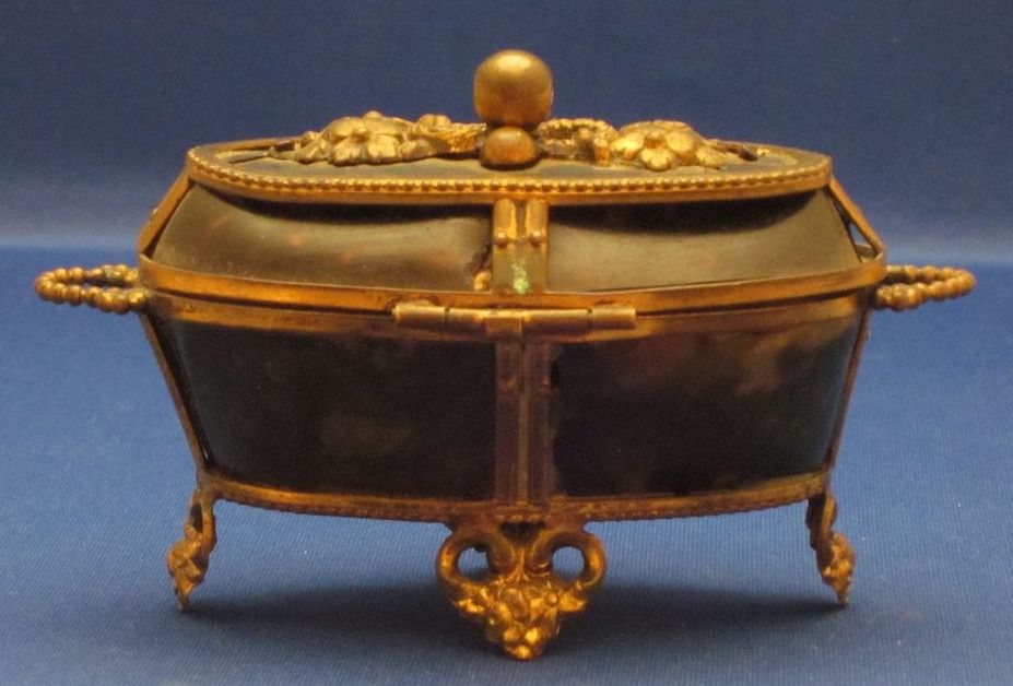 c1800 Palais Royal Tortoiseshell & Ormolu Bronze Dore Sewing Etui Box c1800 Palais Royal Tortoiseshell & Ormolu Bronze Dore Sewing Etui Box
