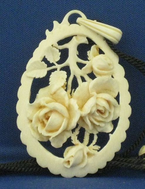 LARGE Antique Carved IVORY ROSES Cameo Pendant Necklace LARGE Antique Carved IVORY ROSES Cameo Pendant Necklace