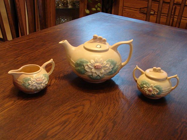 Hull Art Pottery Water Lily 5 Pc Tea Set Matte Glaze Teapot Sugar Creamer L18 L19 L20 Hull Art Pottery Water Lily 5 Pc Tea Set Matte Glaze Teapot Sugar Creamer L18 L19 L20