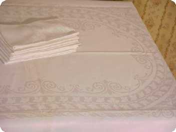 Damask Linen Banquet Tablecloth + Napkins Set Grape Heirloom Damask Linen Banquet Tablecloth + Napkins Set Grape Heirloom