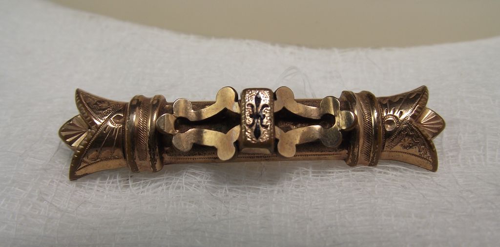 Elegant 1860s Rolled Gold Bar Brooch, Taille D' Epergne Elegant 1860s Rolled Gold Bar Brooch, Taille D' Epergne