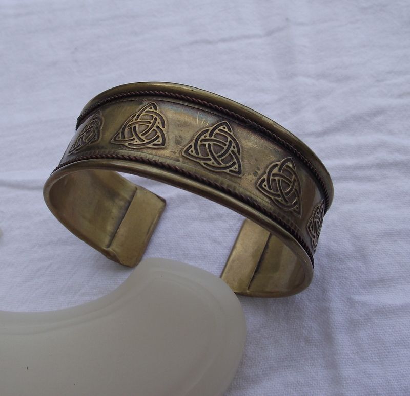 Gorgeous Older Celtic Design Cuff Bracelet! Gorgeous Older Celtic Design Cuff Bracelet!