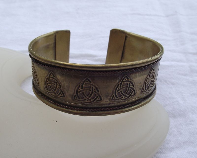 Gorgeous Older Celtic Design Cuff Bracelet! Gorgeous Older Celtic Design Cuff Bracelet!