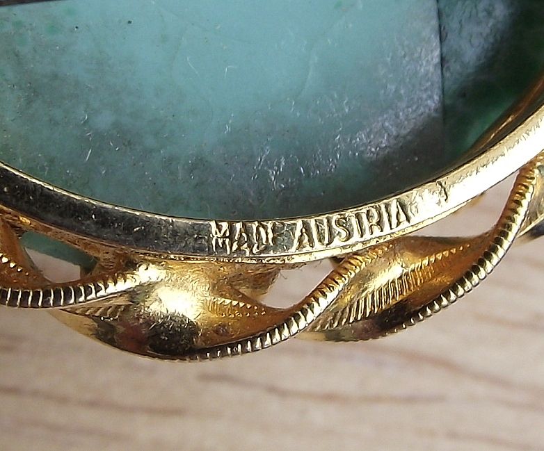 Lovely Vintage PEKING GLASS Brooch, Made In Austria! Lovely Vintage PEKING GLASS Brooch, Made In Austria!