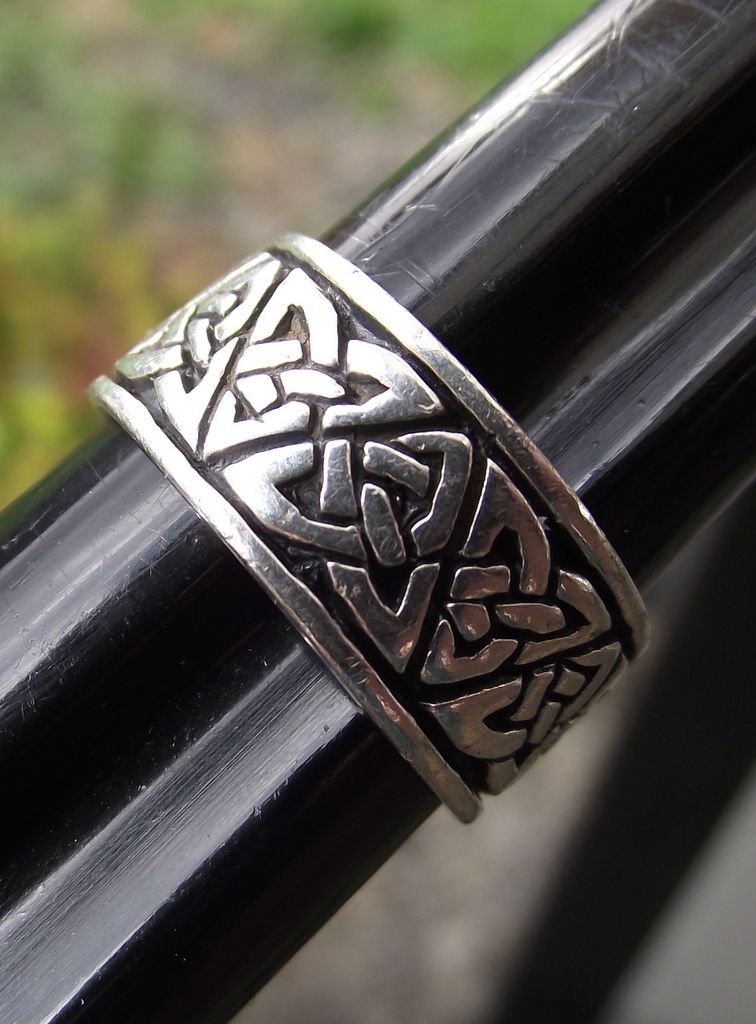 Classic Vintage Sterling Silver CELTIC Band Ring, Size 9! Classic Vintage Sterling Silver CELTIC Band Ring, Size 9!