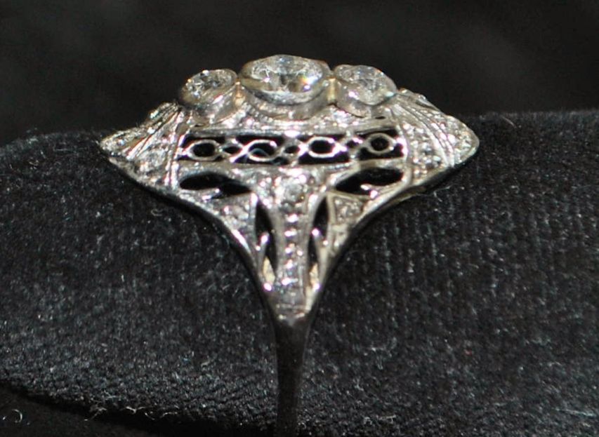Platinum Edwardian Diamond Filigree Dinner Ring, c. 1900 Platinum Edwardian Diamond Filigree Dinner Ring, c. 1900