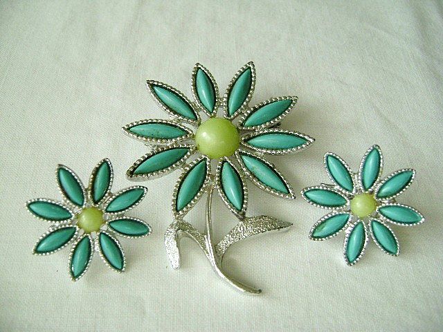 Sarah Coventry "Daisy Time" Demi Parure Brooch & Clip Earrings Sarah Coventry "Daisy Time" Demi Parure Brooch & Clip Earrings