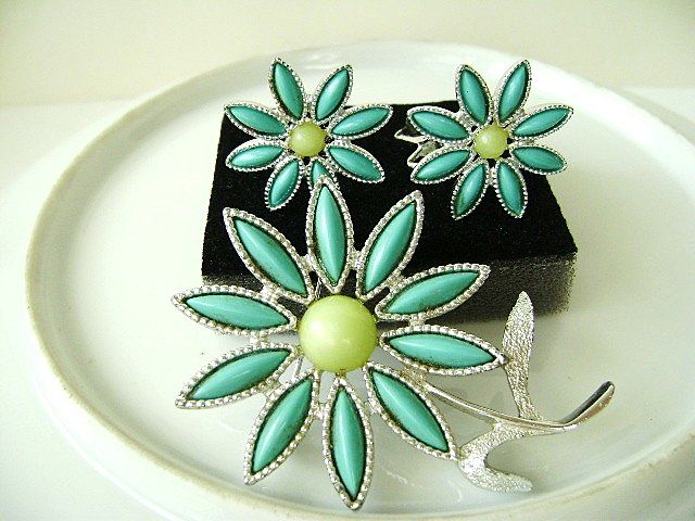 Sarah Coventry "Daisy Time" Demi Parure Brooch & Clip Earrings Sarah Coventry "Daisy Time" Demi Parure Brooch & Clip Earrings