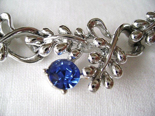 Beautiful STAR Demi - Blue Rhinestone Silvertone Choker & Screwback Earrings in Original Box Beautiful STAR Demi - Blue Rhinestone Silvertone Choker & Screwback Earrings in Original Box