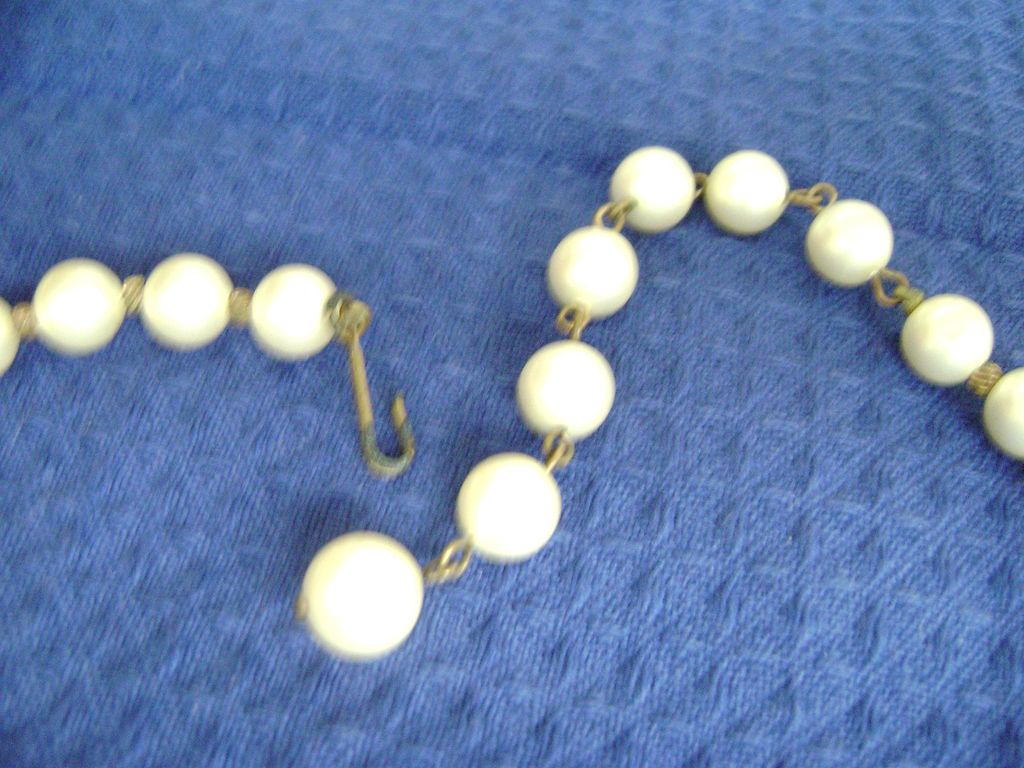 Large Vintage Faux Pearl Cluster Bib Choker/Clips Demi Large Vintage Faux Pearl Cluster Bib Choker/Clips Demi