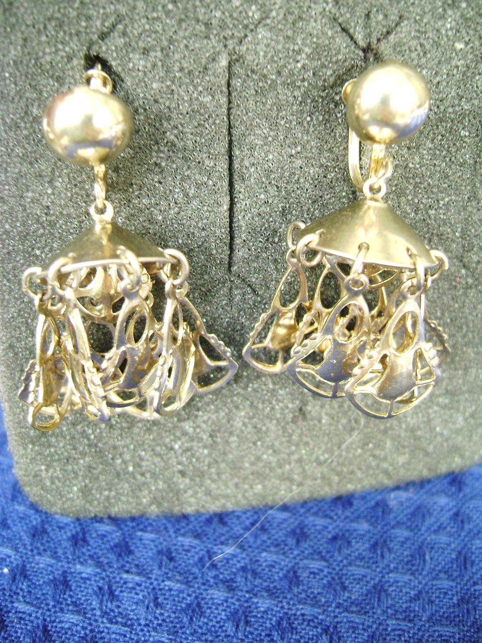 VINTAGE Fan Tassel Lamp Screwback Earrings VINTAGE Fan Tassel Lamp Screwback Earrings