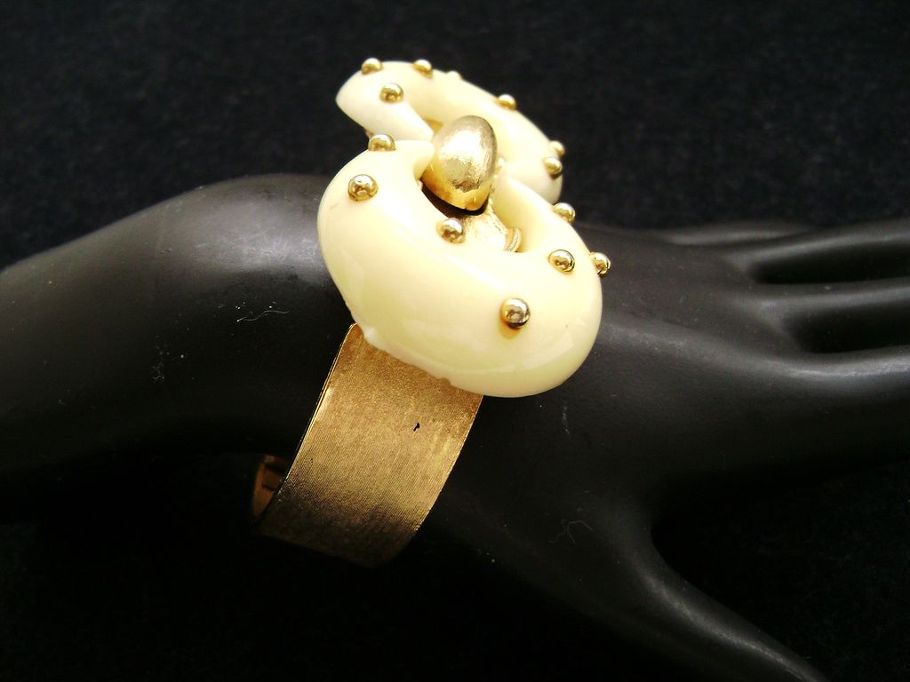 RETRO Thermo Plastic Bow Clamper Bracelet- RETRO Thermo Plastic Bow Clamper Bracelet-
