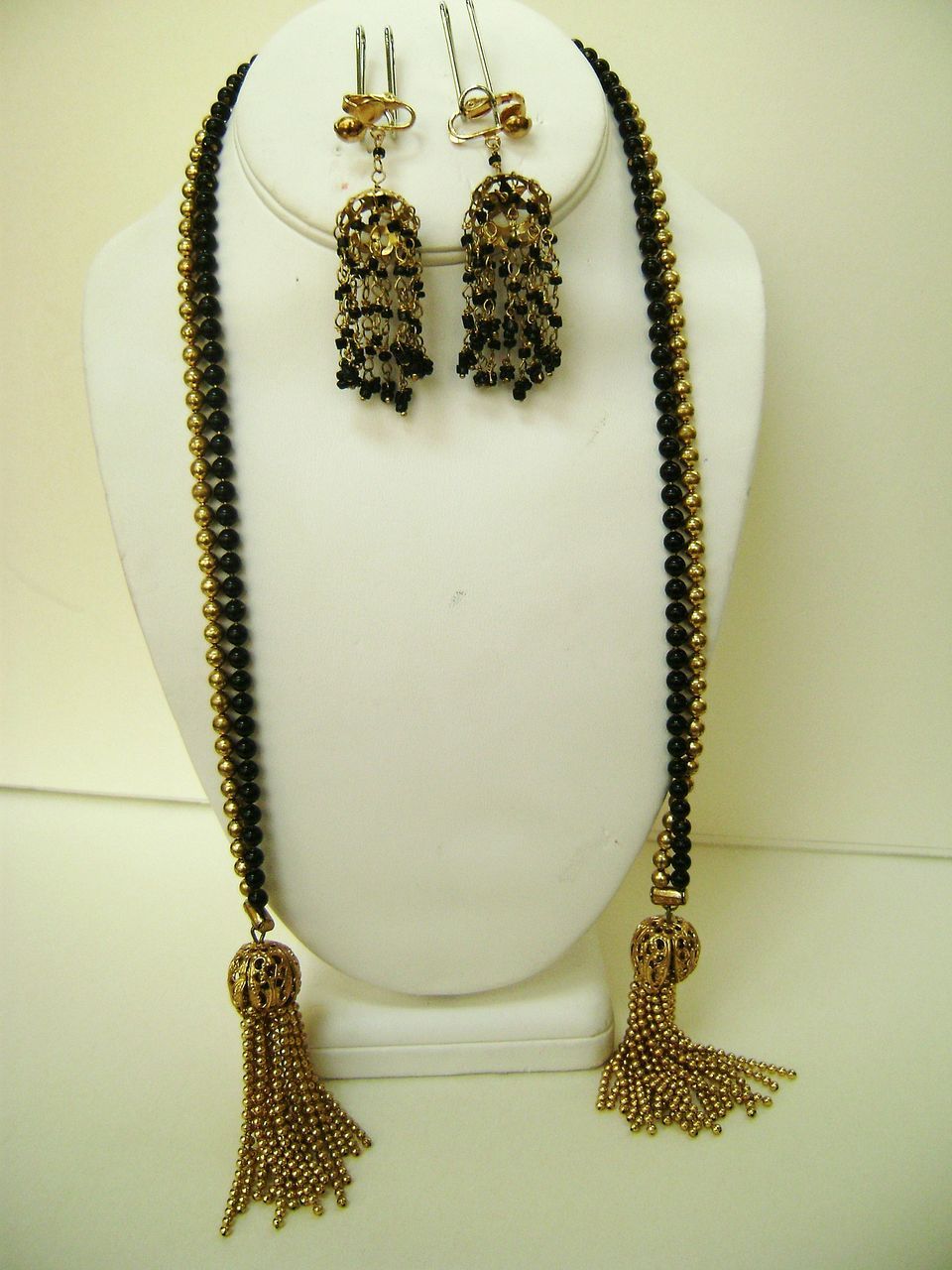 VINTAGE Black Enamel & Gold Tone Bead Lariat w/Tassels & Black Beaded Umbrella Clips VINTAGE Black Enamel & Gold Tone Bead Lariat w/Tassels & Black Beaded Umbrella Clips