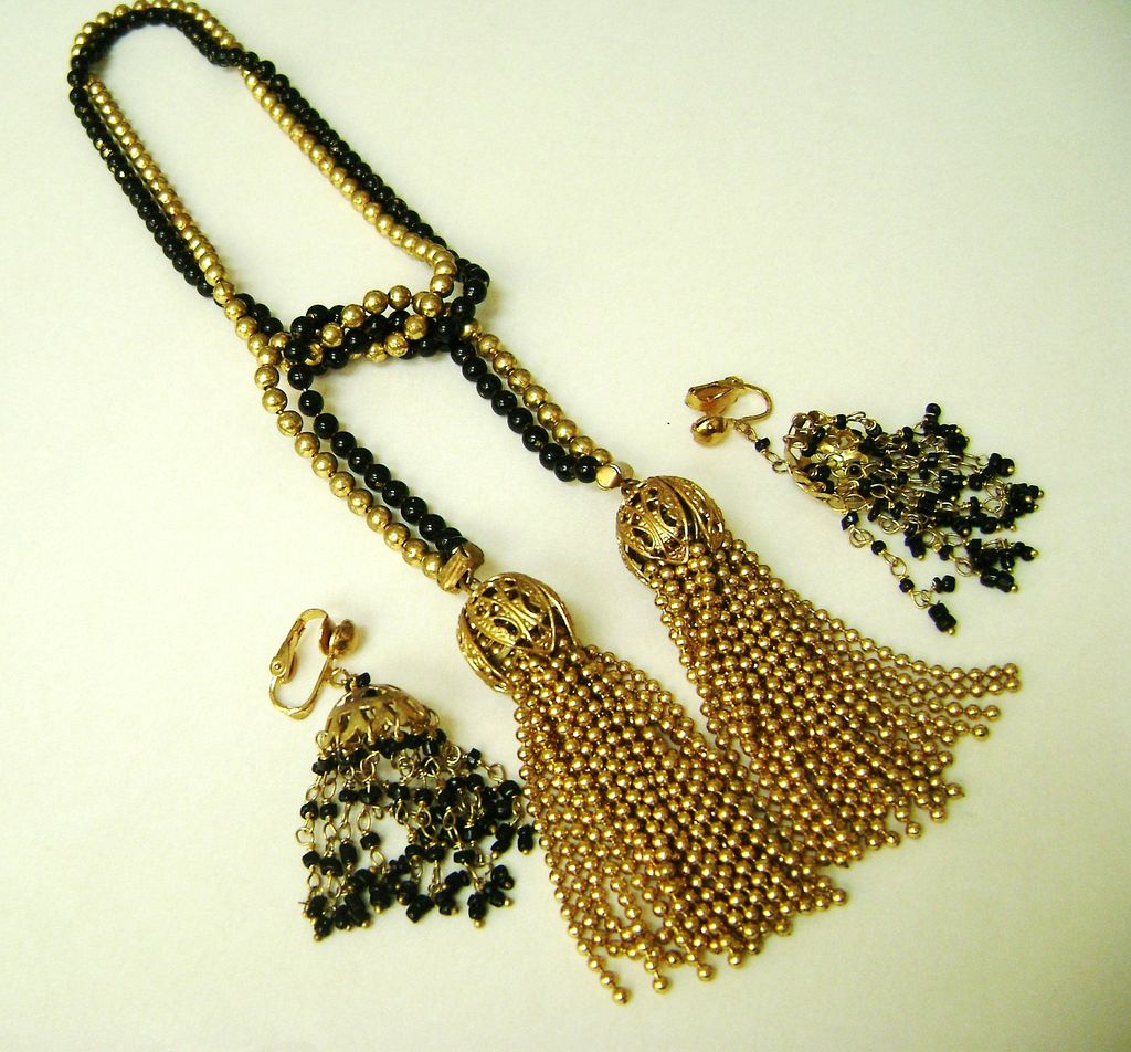 VINTAGE Black Enamel & Gold Tone Bead Lariat w/Tassels & Black Beaded Umbrella Clips VINTAGE Black Enamel & Gold Tone Bead Lariat w/Tassels & Black Beaded Umbrella Clips