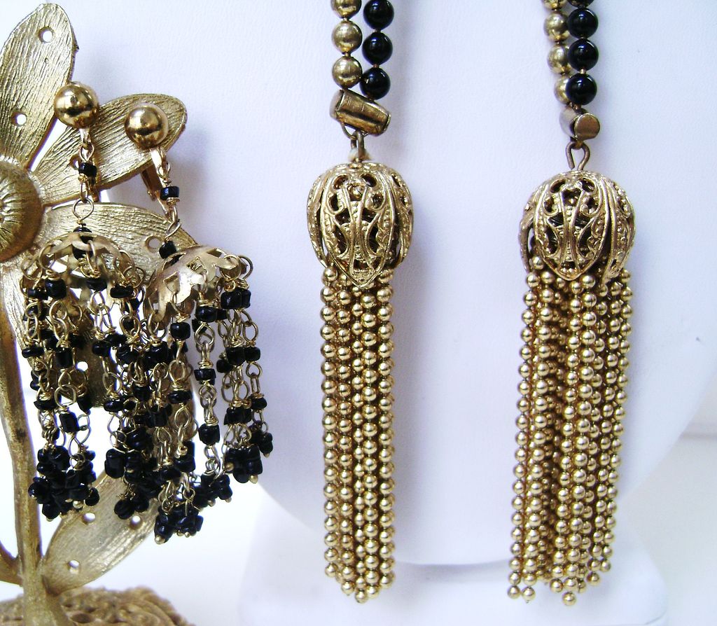 VINTAGE Black Enamel & Gold Tone Bead Lariat w/Tassels & Black Beaded Umbrella Clips VINTAGE Black Enamel & Gold Tone Bead Lariat w/Tassels & Black Beaded Umbrella Clips
