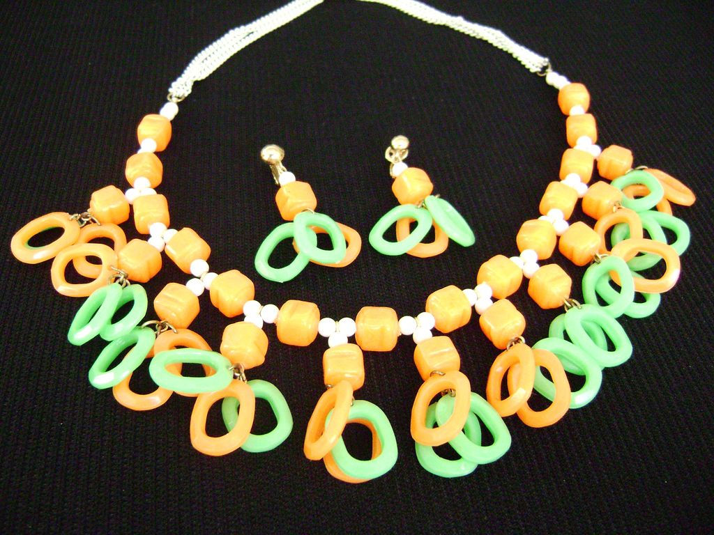 Vintage Citrus Bright Plastic Cleopatra Dangle Bib Necklace Vintage Citrus Bright Plastic Cleopatra Dangle Bib Necklace