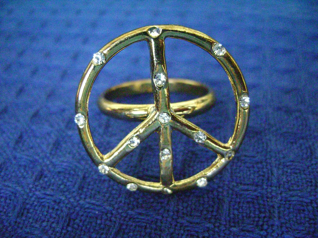 Mod/RETRO Peace Sign Ring w/Rhinestones Size 7 1/2 Mod/RETRO Peace Sign Ring w/Rhinestones Size 7 1/2