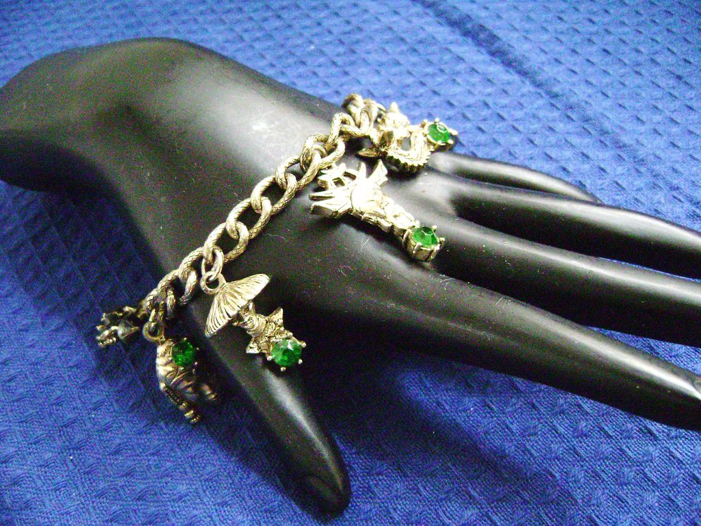 Vintage ORIENTAL Gold Tone & Green Rhinestone Charm Bracelet Vintage ORIENTAL Gold Tone & Green Rhinestone Charm Bracelet