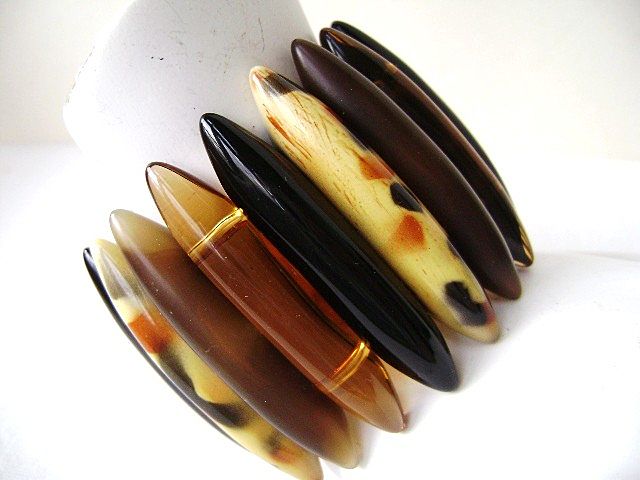 Huge Vintage LUCITE MODERNIST Bullet Shaped Beaded Bracelet Huge Vintage LUCITE MODERNIST Bullet Shaped Beaded Bracelet