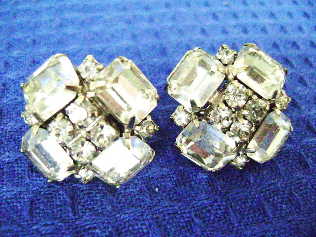 BRILLIANT Vintage Rhinestone Screw Backs w/Emerald Cut Stones BRILLIANT Vintage Rhinestone Screw Backs w/Emerald Cut Stones