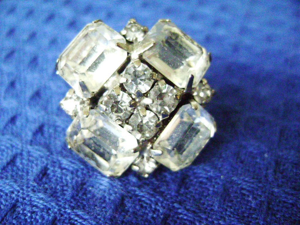 BRILLIANT Vintage Rhinestone Screw Backs w/Emerald Cut Stones BRILLIANT Vintage Rhinestone Screw Backs w/Emerald Cut Stones