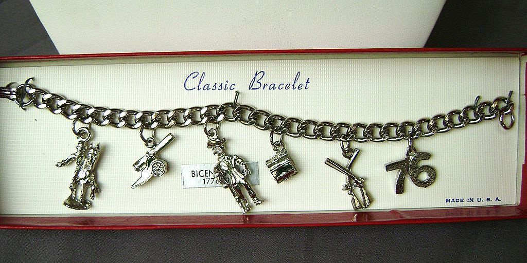Vintage BICENTENNIAL Silver Tone Charm Bracelet - NOS in Box Vintage BICENTENNIAL Silver Tone Charm Bracelet - NOS in Box