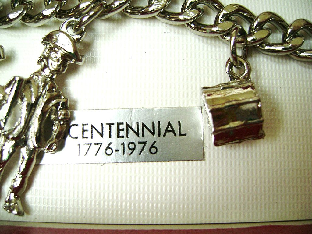 Vintage BICENTENNIAL Silver Tone Charm Bracelet - NOS in Box Vintage BICENTENNIAL Silver Tone Charm Bracelet - NOS in Box