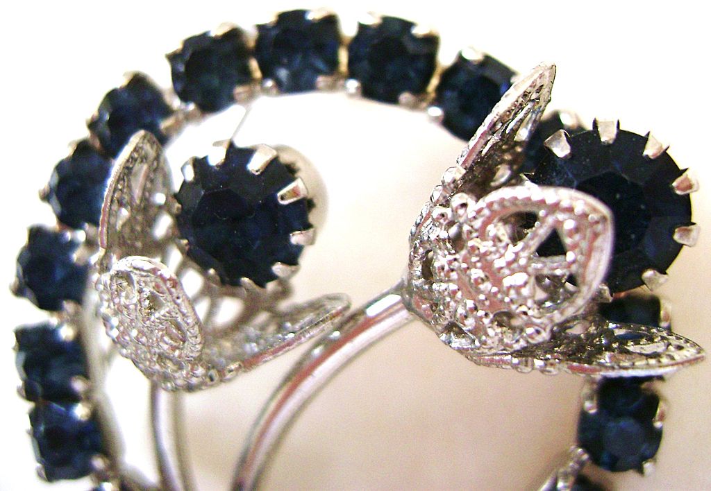 Sapphire Blue Rhinestone Vintage Circle pin w/Flowers Sapphire Blue Rhinestone Vintage Circle pin w/Flowers