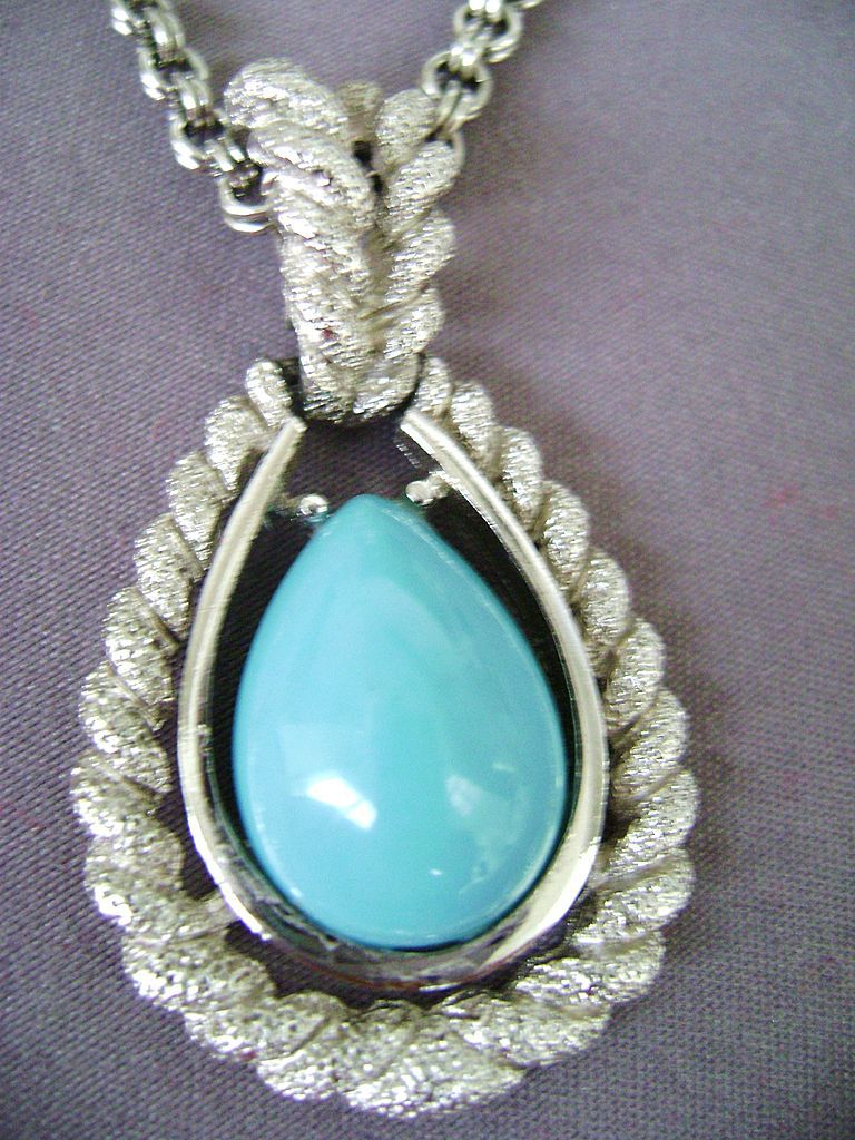 Vintage AVON Double Strand Silver Tone Pendant w/Turquoise Pendant Vintage AVON Double Strand Silver Tone Pendant w/Turquoise Pendant