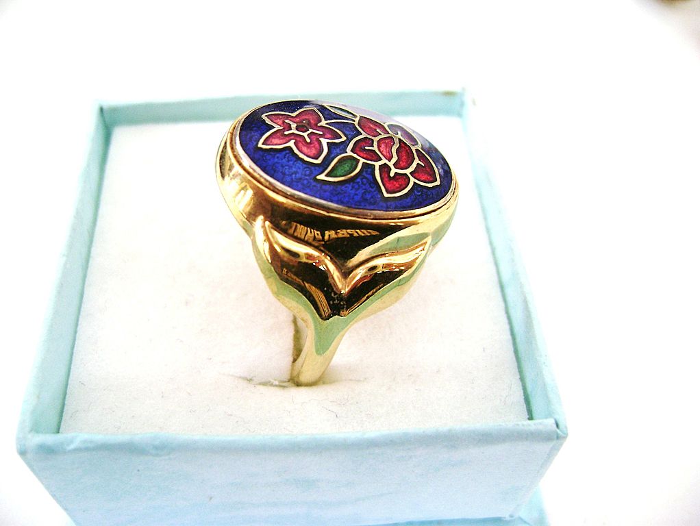 Size 7 Cloisonne Signet Style Gold Tone Ring Size 7 Cloisonne Signet Style Gold Tone Ring