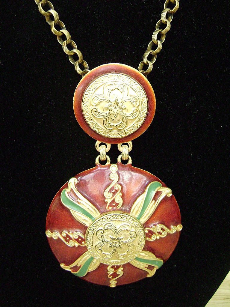 Large Retro Enamel Double Pendant on Rolo Chain, Gold Tone Large Retro Enamel Double Pendant on Rolo Chain, Gold Tone