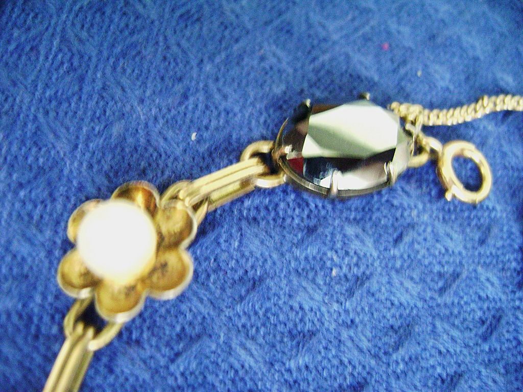 Very Sweet Vintage Hematite & Pearl Bracelet Very Sweet Vintage Hematite & Pearl Bracelet