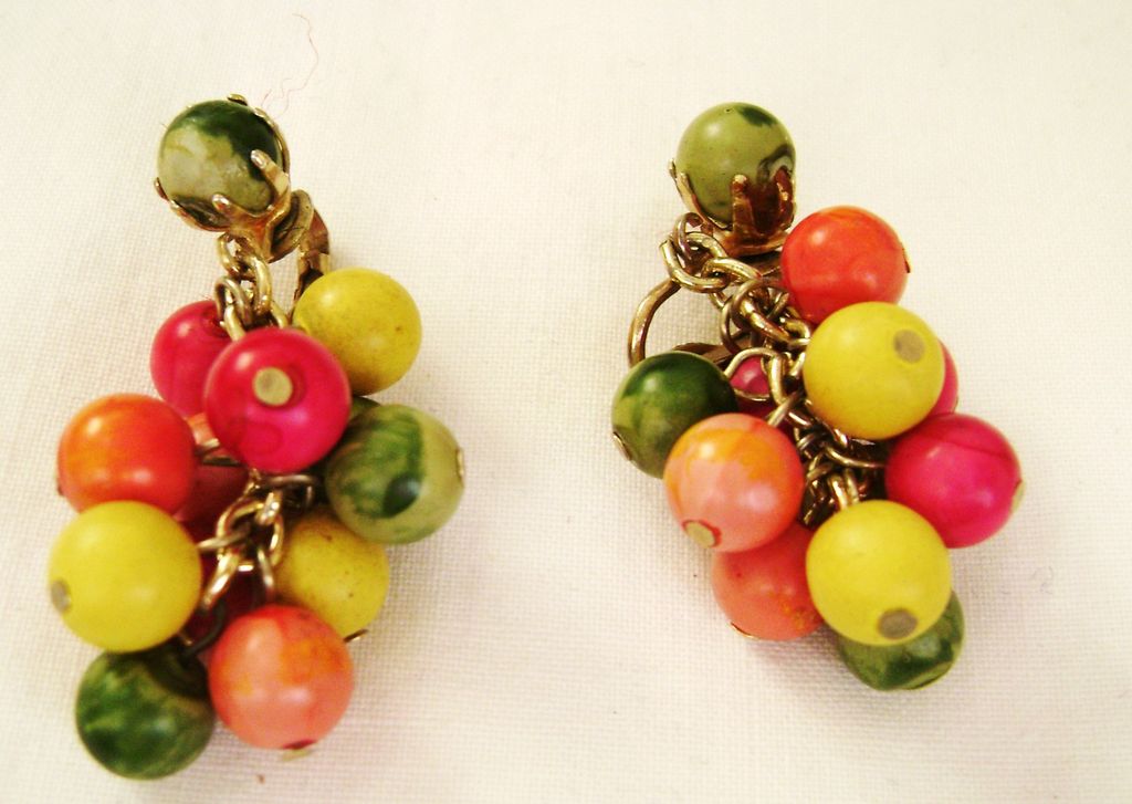 Wooden FRUIT SALAD Multi-Color Vintage Clip Earrings Wooden FRUIT SALAD Multi-Color Vintage Clip Earrings