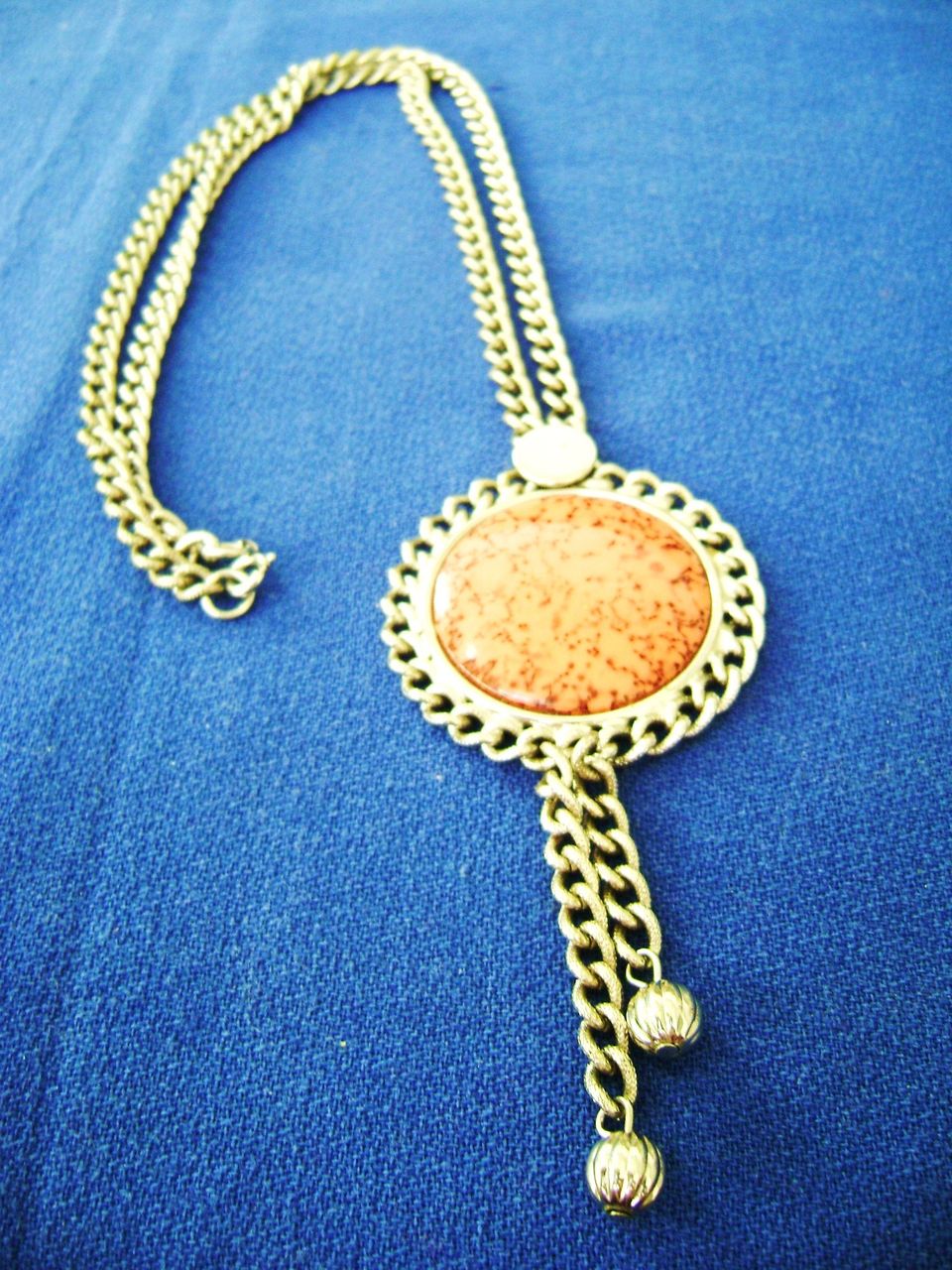 RETRO Silver Tone CELEBRITY Coral Faux Stone Pendant RETRO Silver Tone CELEBRITY Coral Faux Stone Pendant