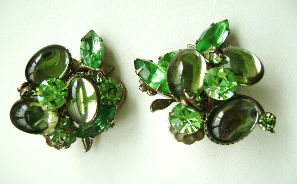 Apple Green Vintage Rhinestone Cluster Clip Earrings Apple Green Vintage Rhinestone Cluster Clip Earrings
