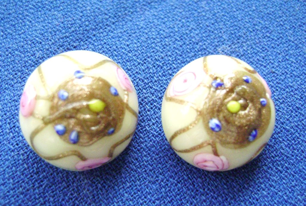 Moderne Vintage Glass Bead Clip Earrings Moderne Vintage Glass Bead Clip Earrings